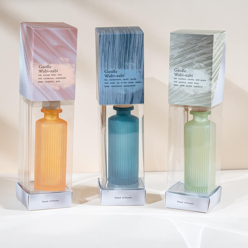 Fabricant d'huile de diffuseur de roseau de bouteille en verre ronde à rayures verticales élevées